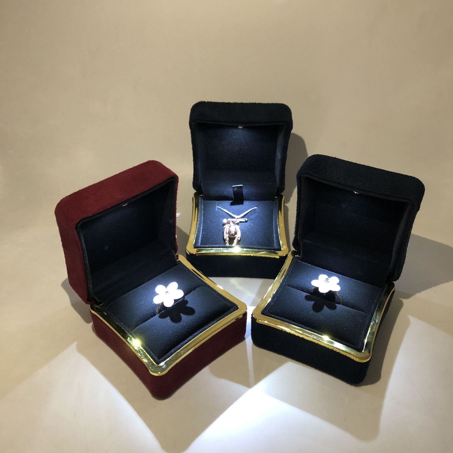 New in LED Light Jewelry Box R - Bar Cart Gold recensione e prezzo